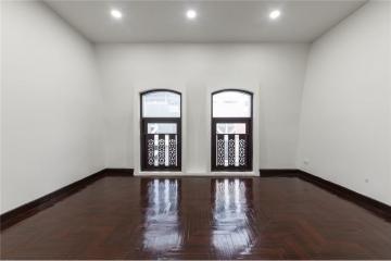 Townhome-Home Office 4 Stories, 7 Beds For Sale  Ekamai Close to Donki Mall - 920071001-8306