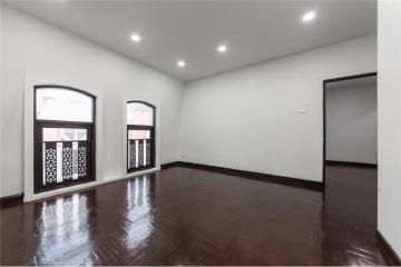 Townhome-Home Office 4 Stories, 7 Beds For Sale  Ekamai Close to Donki Mall - 920071001-8306