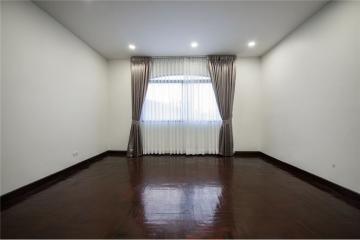 Townhome-Home Office 4 Stories, 7 Beds For Sale  Ekamai Close to Donki Mall