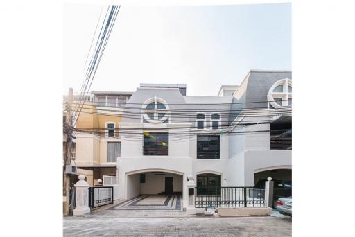 Townhome-Home Office 4 Stories, 7 Beds For Sale  Ekamai Close to Donki Mall - 920071001-8306