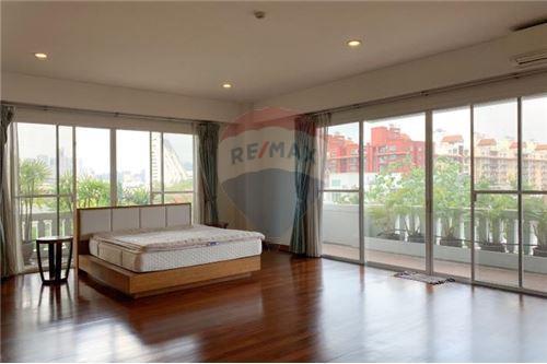 Spacious 3-Bedroom Rental  Tree View Yenakard  Prime Amenities & Accessibility