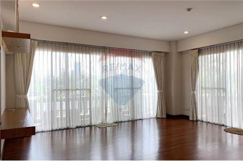 Spacious 3-Bedroom Rental  Tree View Yenakard  Prime Amenities & Accessibility