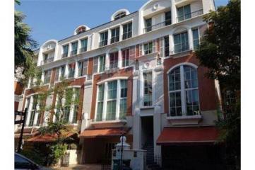 FOR RENT 4 BEDROOM TOWNHOUSE  BAAN KLANG KRUNG THONGLO