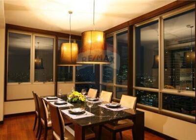Promotion Price  3+1 Bedrooms with Balcony / For Rent / in Thonglor - 920071001-3943