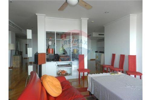 Apartment 4 Bedrooms For Rent On Sukhumvit 63