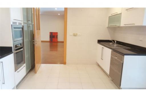 Apartmet 3 Bedrooms+Family room  For Rent near BTS Phromphong