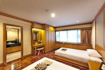 Duplex 6 Bedrooms / For Rent /   Promphong BTS - 920071001-3956
