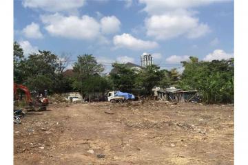 Land for Rent Soi Srinakarin 55, Main Street leading to Suan Luang Rama IX Park (Behind Paradise Park Shopping Mall) - 920071001-5915