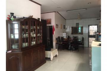 Single House For Rent Sukhumvit, Locations Thonglor and Phormpong, Parking 4 Cars.