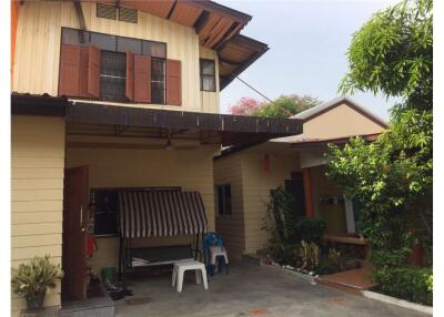 Single House For Rent Sukhumvit, Locations Thonglor and Phormpong, Parking 4 Cars.