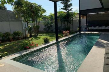 HOUSE WITH SWIMING POOL 4 BEDS SUKHUMVIT FOR SALE