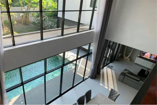 HOUSE WITH SWIMING POOL 4 BEDS SUKHUMVIT FOR SALE