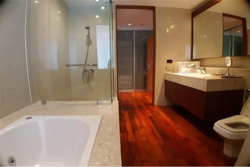 Apartment 3 Bedrooms Sukhumvit 24 Near BTS For Rent - 920071001-7242