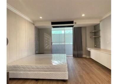 Newly Renovated 4 Bedrooms / For Rent / Asoke BTS