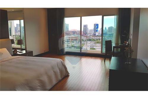 Apartment 3 Bedrooms For Rent BTS Ploenchit