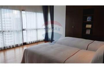 Apartment 3 Bedrooms For Rent BTS Ploenchit