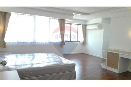 Apartment 3+1 Beds For Rent On Langsuan