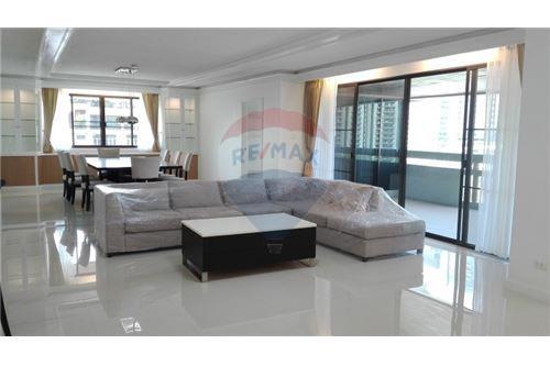 Apartment 3+1 Beds For Rent On Langsuan