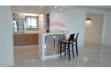 Apartment 3+1 Beds For Rent On Langsuan