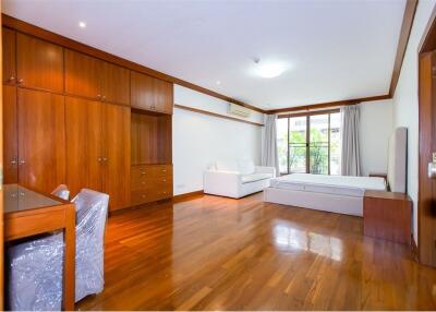 Expansive 4-Bedroom, 4-Bathroom Unit: 328 Sqm. Fully Furnished with Spectacular City Views - 920071001-5615