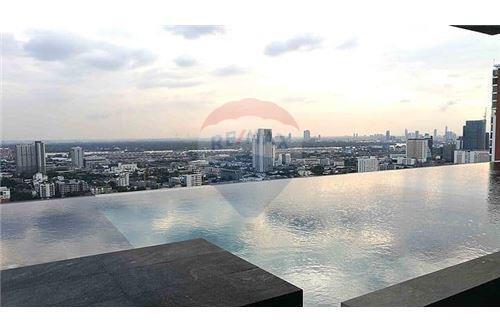 RHYTHM EKKAMAI SUKHUMVIT 2 BEDS FOR RENT