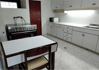 PET FRIENDLY Low rise Apartment 2 Beds For Rent BTS Promphong - 920071001-8300