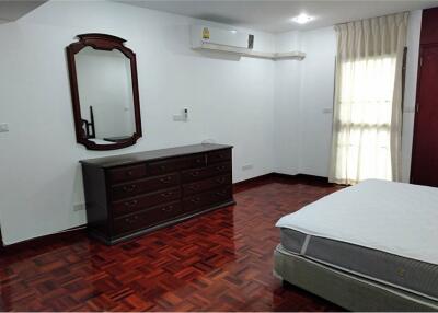 PET FRIENDLY Low rise Apartment 2 Beds For Rent BTS Promphong - 920071001-8300