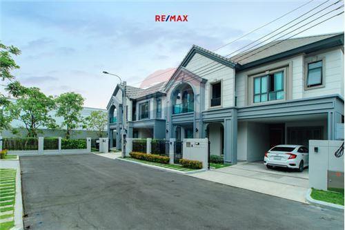 254 Sqm., 4 Beds, 4 Baths Townhouse listed for ฿ 12,900,000.