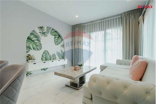 254 Sqm., 4 Beds, 4 Baths Townhouse listed for ฿ 12,900,000.