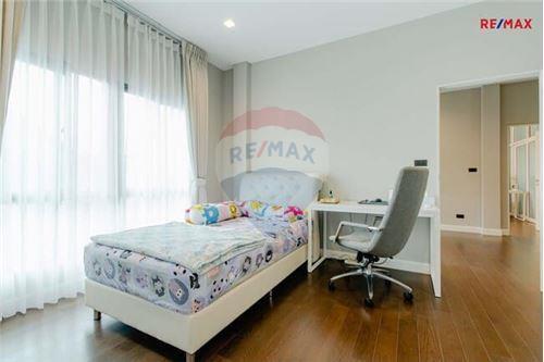 254 Sqm., 4 Beds, 4 Baths Townhouse listed for ฿ 12,900,000.