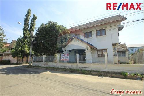 160 Sqm., 3 Beds, 2 Baths Townhouse listed for ฿ 5,500,000.