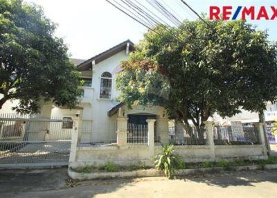 160 Sqm., 3 Beds, 2 Baths Townhouse listed for ฿ 5,500,000.