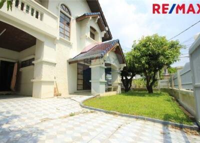 160 Sqm., 3 Beds, 2 Baths Townhouse listed for ฿ 5,500,000.