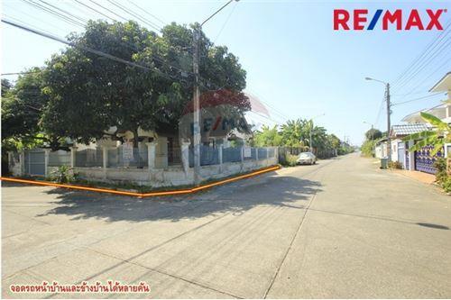 160 Sqm., 3 Beds, 2 Baths Townhouse listed for ฿ 5,500,000.