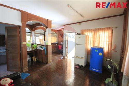 160 Sqm., 3 Beds, 2 Baths Townhouse listed for ฿ 5,500,000.