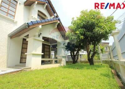 160 Sqm., 3 Beds, 2 Baths Townhouse listed for ฿ 5,500,000.