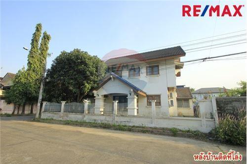 160 Sqm., 3 Beds, 2 Baths Townhouse listed for ฿ 5,500,000.