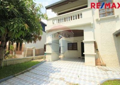 160 Sqm., 3 Beds, 2 Baths Townhouse listed for ฿ 5,500,000.