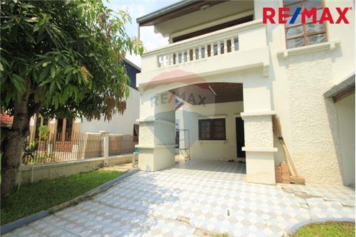 160 Sqm., 3 Beds, 2 Baths Townhouse listed for ฿ 5,500,000.