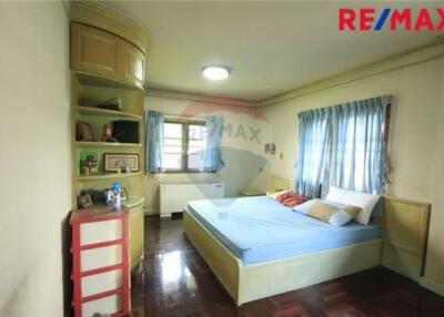 160 Sqm., 3 Beds, 2 Baths Townhouse listed for ฿ 5,500,000.