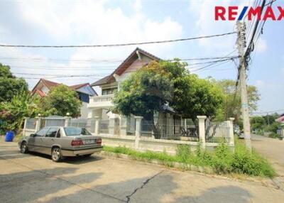 160 Sqm., 3 Beds, 2 Baths Townhouse listed for ฿ 5,500,000.