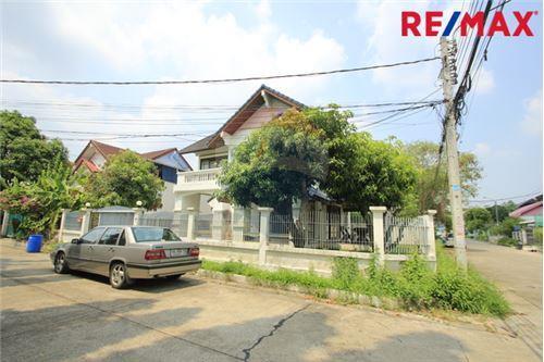 160 Sqm., 3 Beds, 2 Baths Townhouse listed for ฿ 5,500,000.