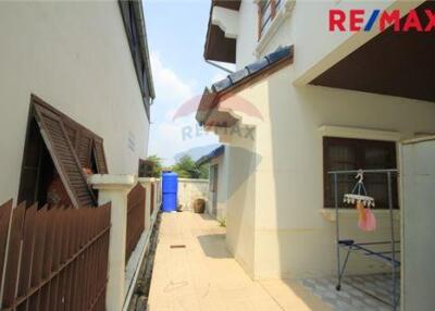 160 Sqm., 3 Beds, 2 Baths Townhouse listed for ฿ 5,500,000.