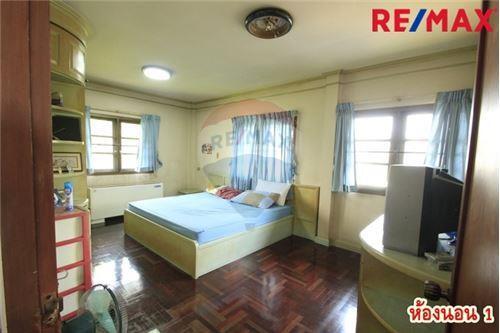 160 Sqm., 3 Beds, 2 Baths Townhouse listed for ฿ 5,500,000.