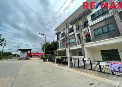 167 Sqm., 3 Beds, 4 Baths Townhouse listed for ฿ 2,900,000.