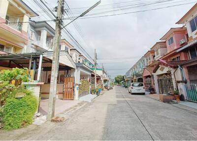 160 Sqm., 3 Beds, 3 Baths Townhouse listed for ฿ 2,250,000.