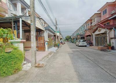 160 Sqm., 3 Beds, 3 Baths Townhouse listed for ฿ 2,250,000.