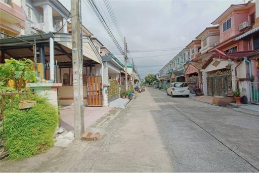 160 Sqm., 3 Beds, 3 Baths Townhouse listed for ฿ 2,250,000.