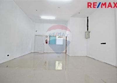 50 Sqm., 1 Bed, 1 Bath Condo listed for ฿ 4,300,000.