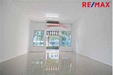 50 Sqm., 1 Bed, 1 Bath Condo listed for ฿ 4,300,000.